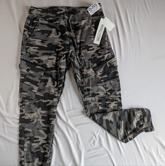 Ring of Fire Women's Camouflage Cargo Jeans - Picture 1 of 5